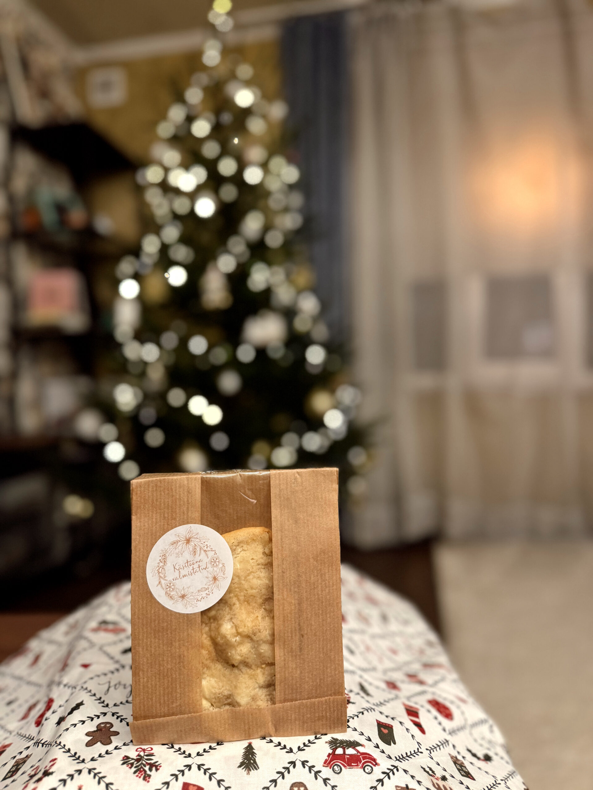 Valge šokolaadi ja makadaamiapähkli küpsis